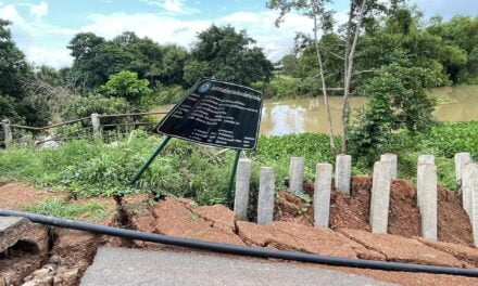 ปราจีนบุรีเกิดเหตุ ถนนเลียบแม่น้ำบางปะกง ทรุดตัวลง